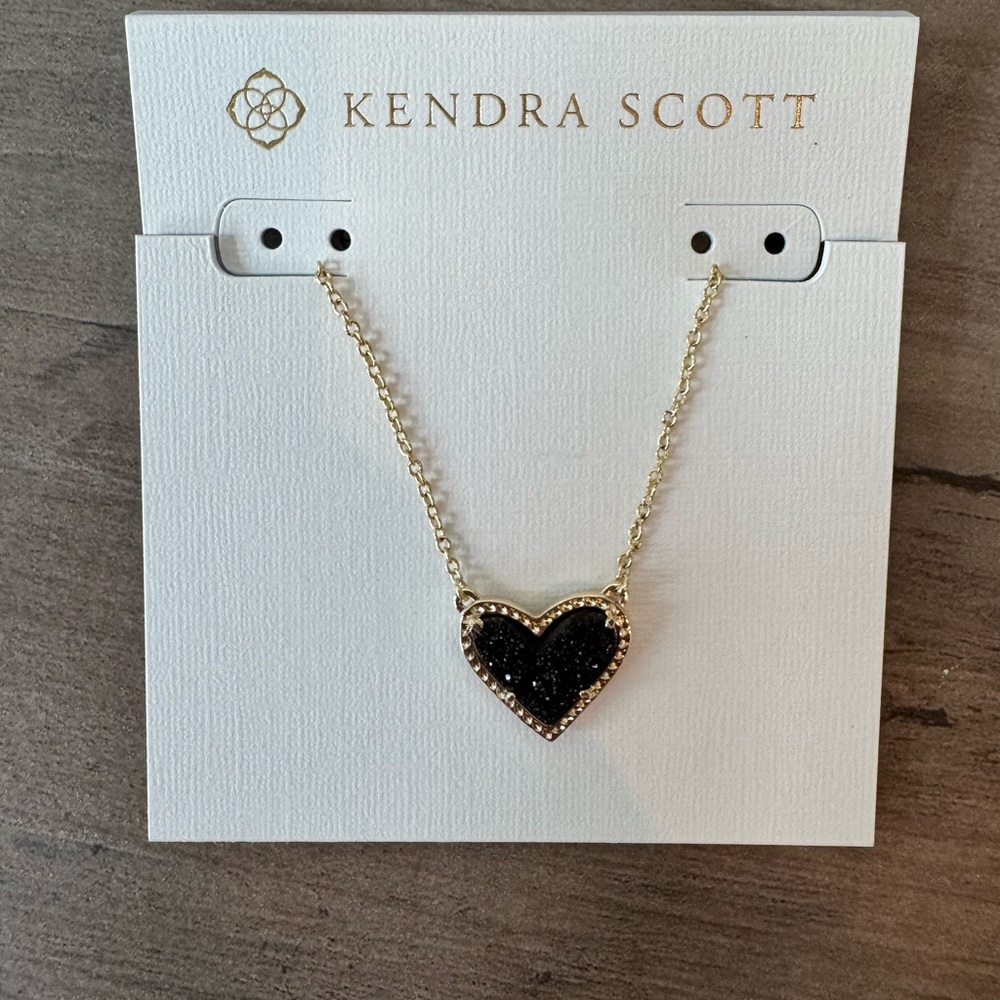 NWT Kendra Scott Ari Gold Heart Necklace with Black Druzy Center